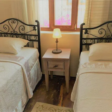 Nar Adaevi Gasthuis Tenedos